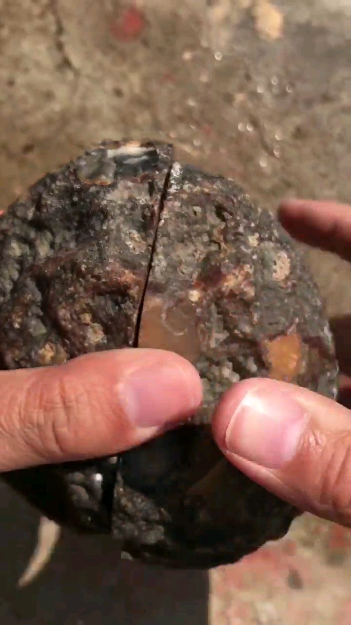 这石鸡蛋打开 好漂亮你见过吗