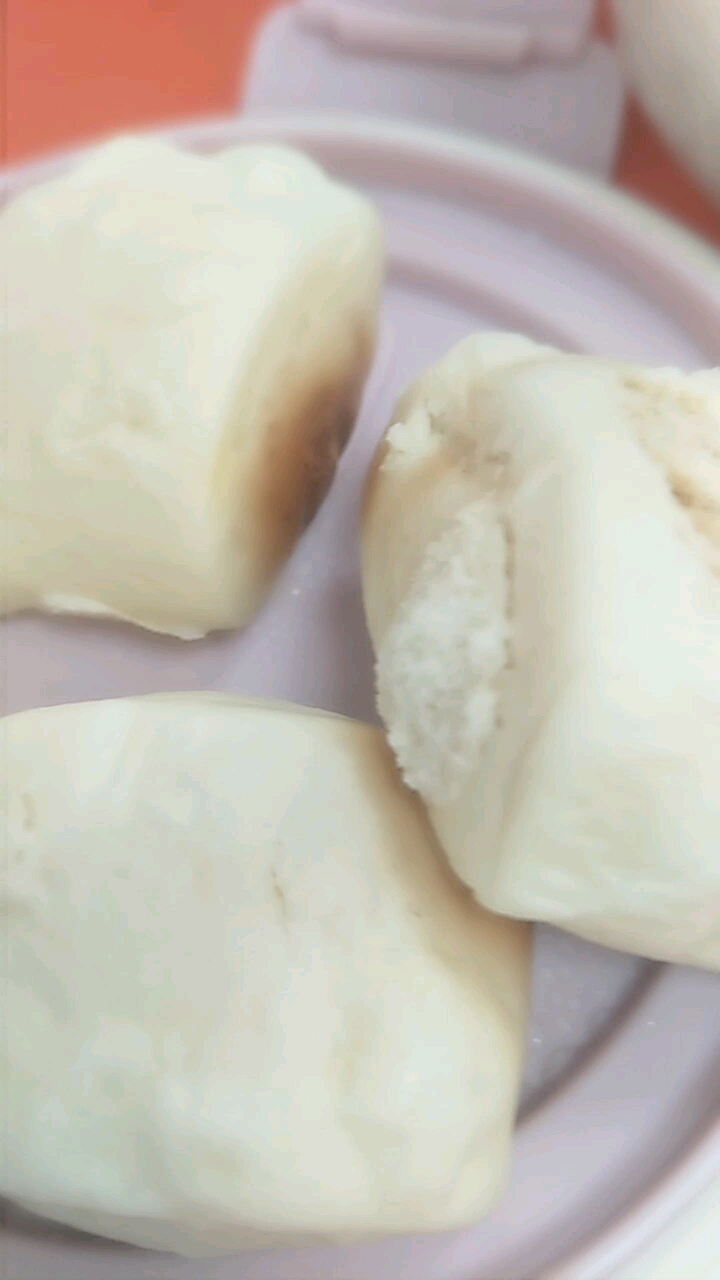 #过年你家吃什么#天才啊!微波炉把馒头烤焦了,你咬得动不 