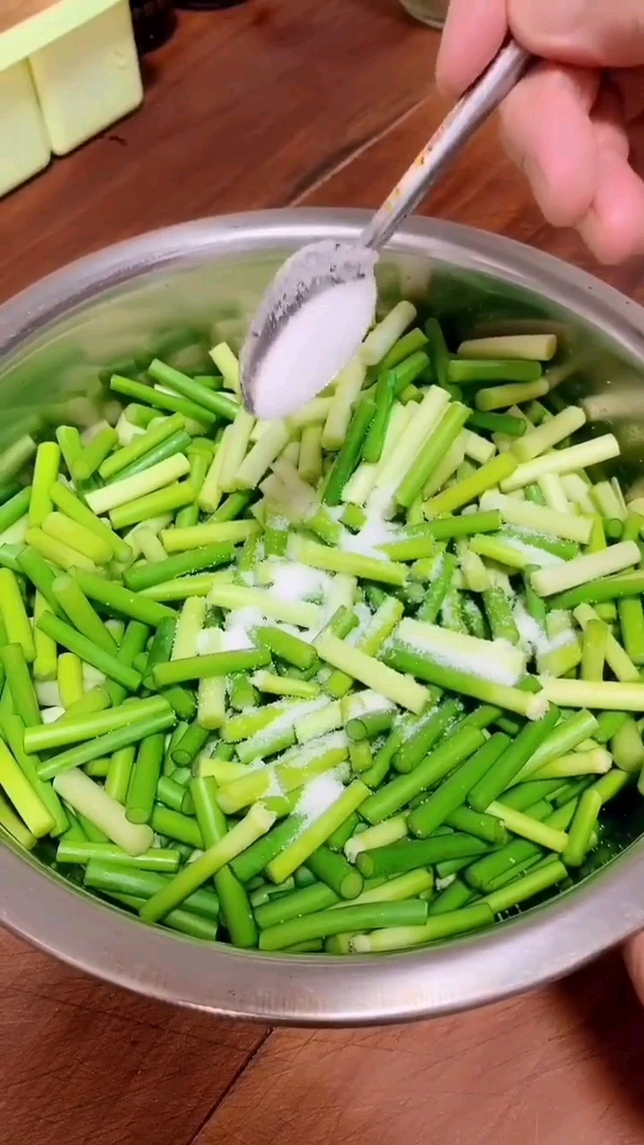 糖醋蒜苔腌制1