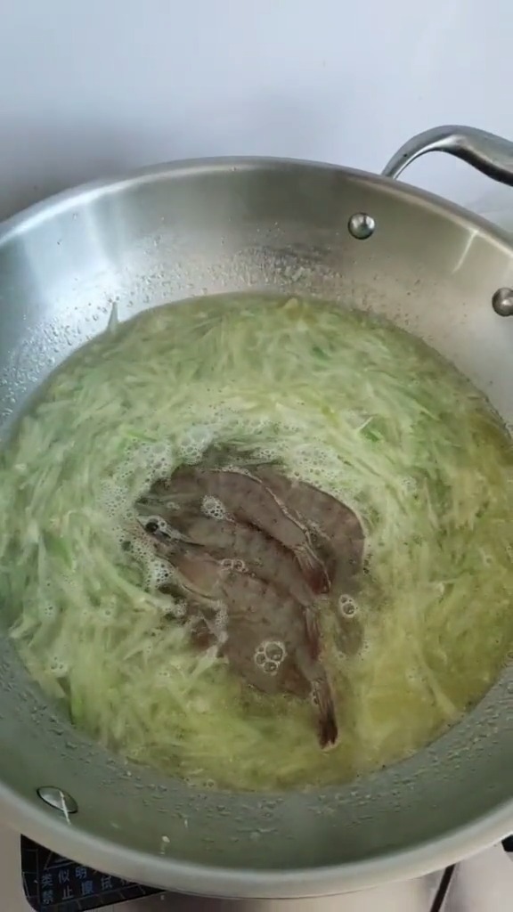 #美食#萝卜大虾汤做法,做法简单健胃消食