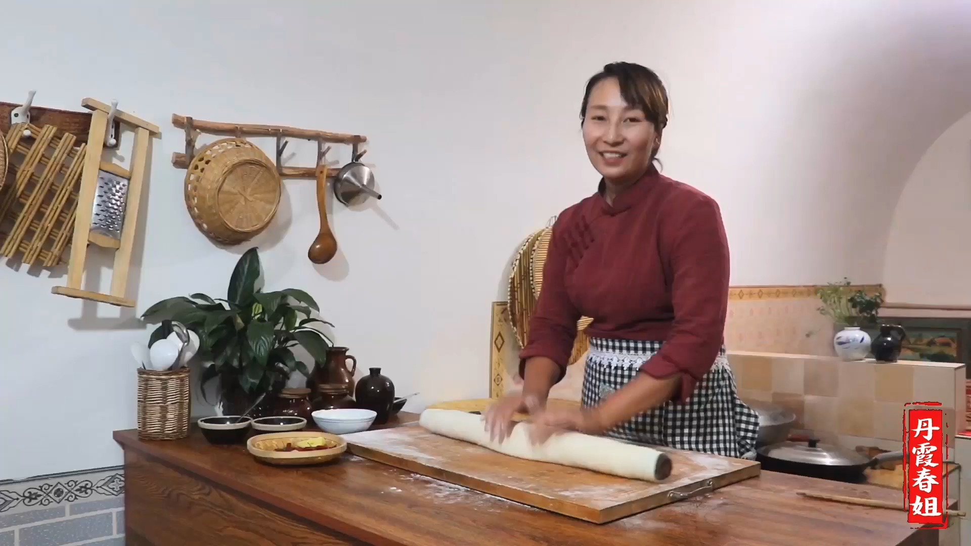 #美食#沙漠里稀有的野菜,春姐用它做沙盖烩面片,弟弟吃了3碗还想吃(上)