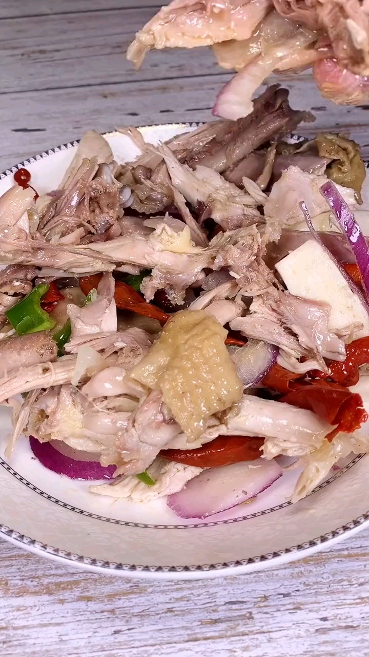 #美食记#正宗的新疆椒麻鸡，舌头上跳舞的呢