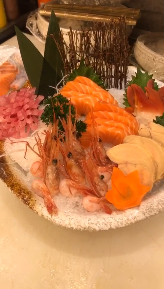 #刺身拼盘#三文鱼,甜虾,北极贝,鹅肝的教程拼盘,喜欢的吗?