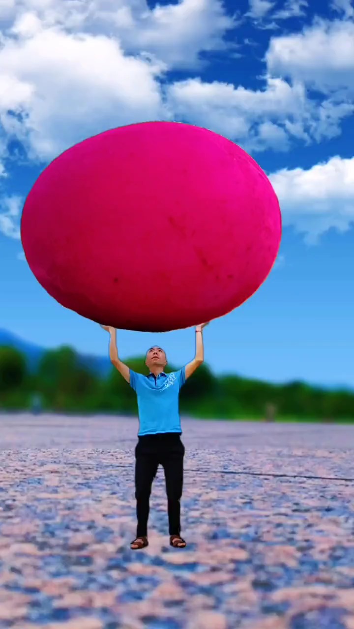 刚弄好的红鸡蛋,先拍个照片,再给孩子.