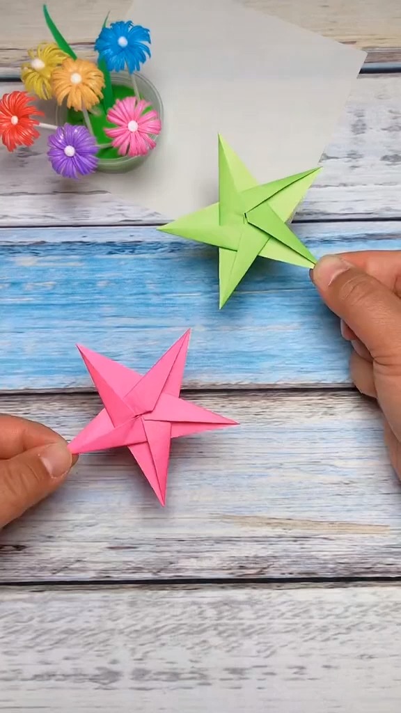 #手工制作#正方形彩纸做立体五角星装饰，给家里来点装饰