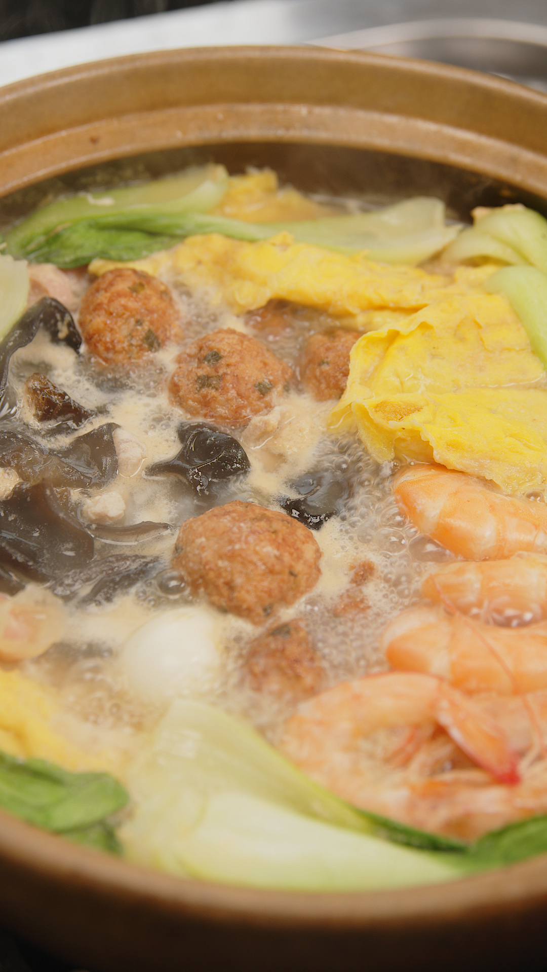 寒冷的冬天,给两个孩子做个全家福, 有菜有汤,特别地暖和