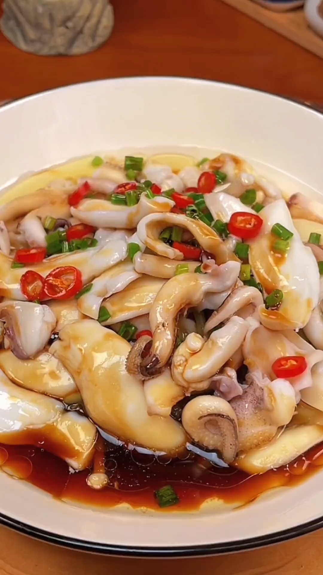 目鱼不要总是炒芹菜了,试试我这个葱油做法,清脆爽口,真的很好吃,你也试试吧