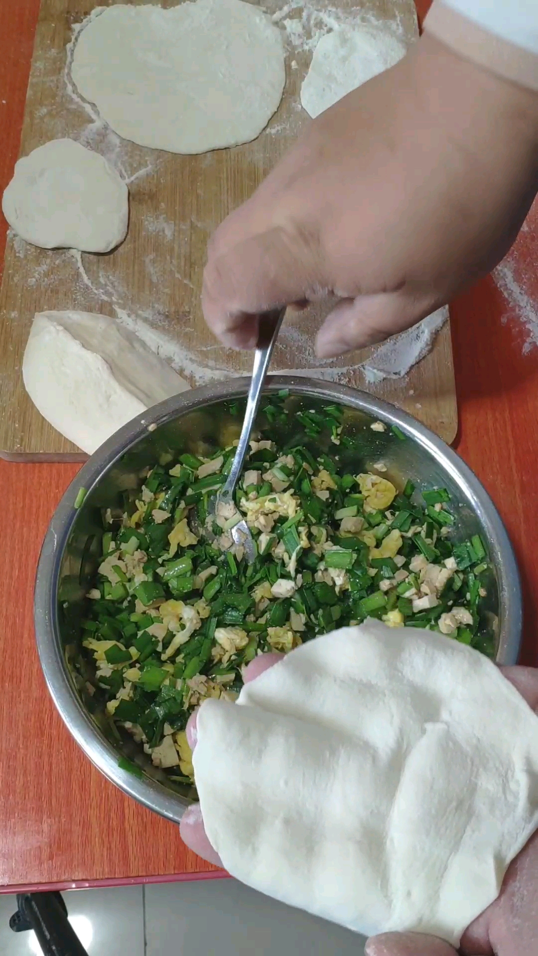 韭菜鸡蛋豆腐包子