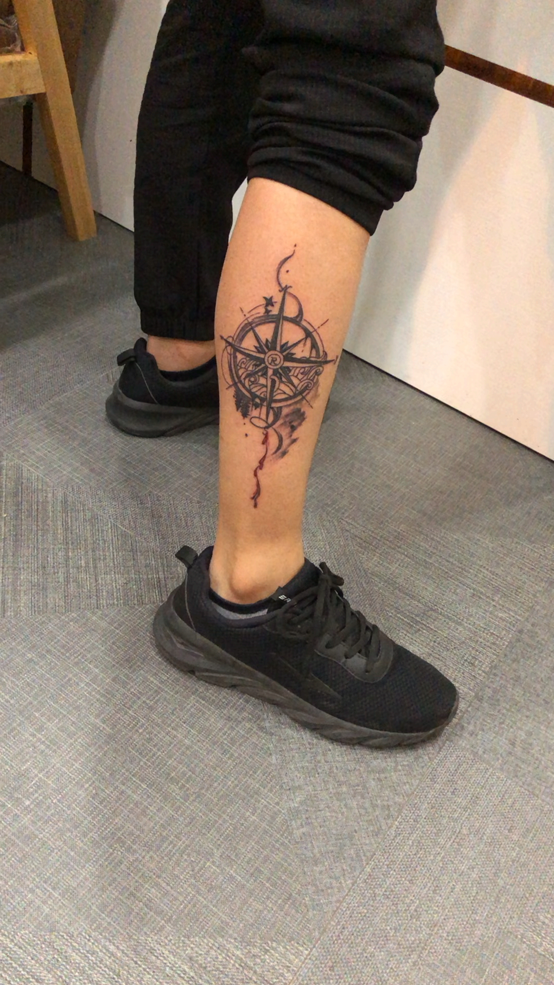 石狮般若纹身刺青——指南针纹身