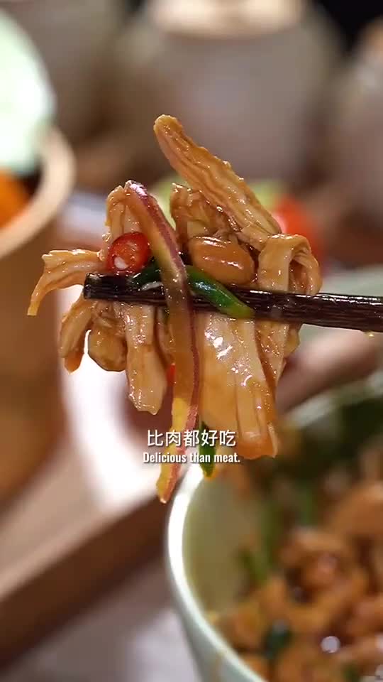 酸辣凉拌鸡胸肉丝,好吃到舔盘哟,太香了,简单爽口美味