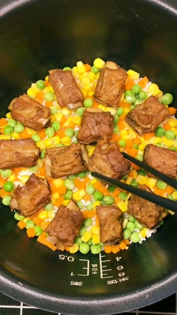 懒人排骨饭超级好吃,简单易学。路过的给宝宝一个双击加关注