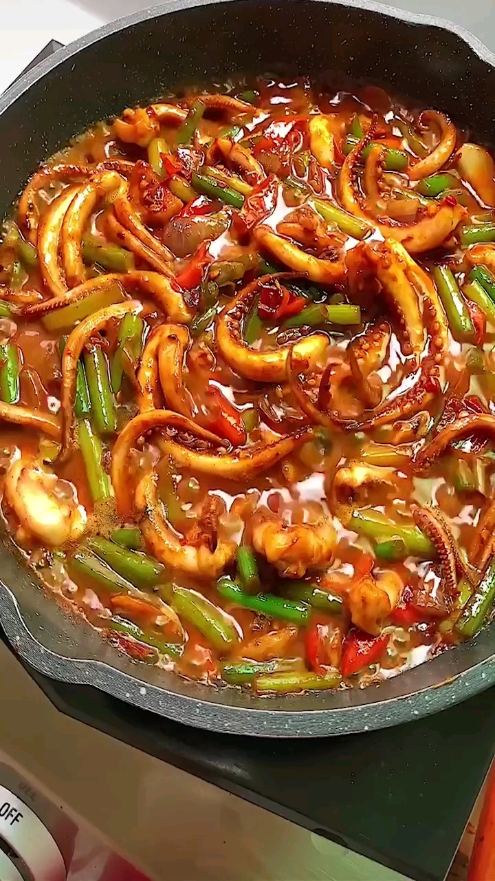 #爱美食爱生活#铁板鱿鱼烧,好吃的停不下来