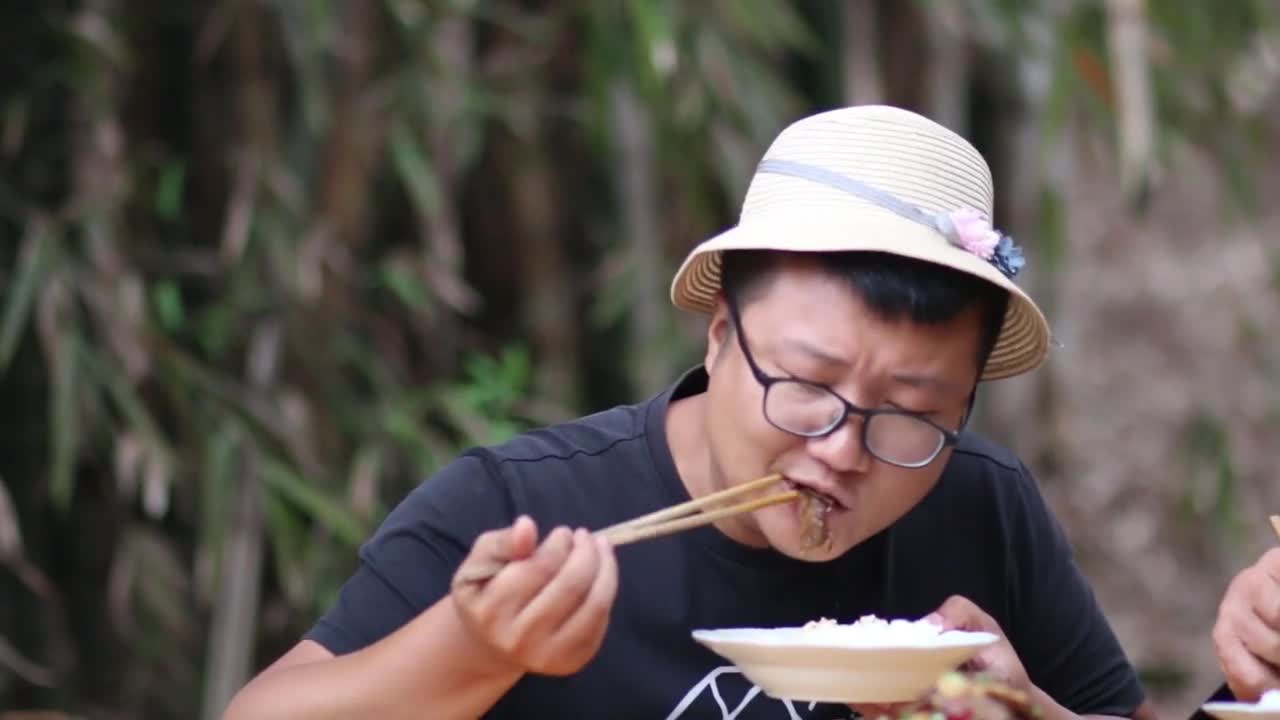 买斤牛舌头,做一份“香辣牛舌”先卤后炒,香辣过瘾吃爽了