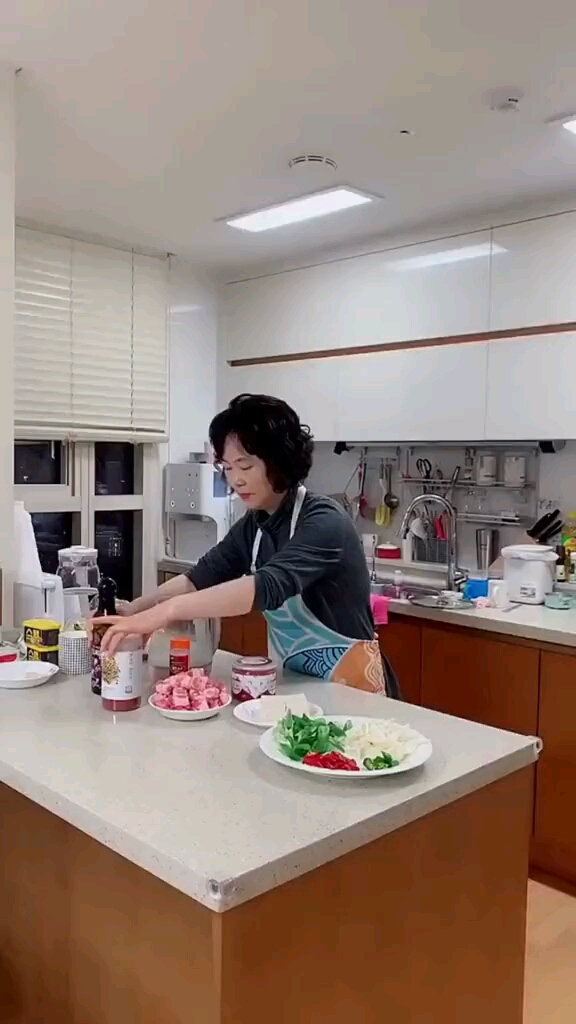 韩国婆婆做的正宗韩式泡菜汤#生活日记#韩国美食