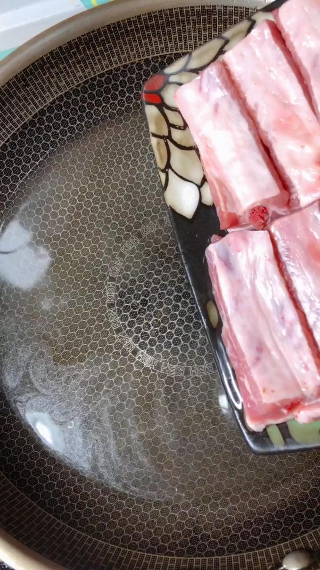 #秀出你的拿手菜#家常菜：红烧排骨，简单又好吃的一道菜，特别开胃，你学到了吗？喜欢的朋友可