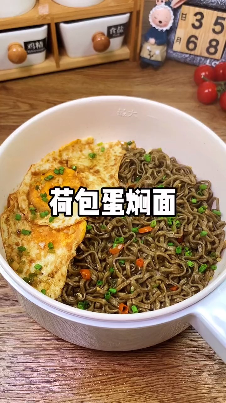 #减脂餐#低脂低卡的荷包蛋焖面,用的是非油炸荞麦方便面,营养又美味#荞麦方便面#