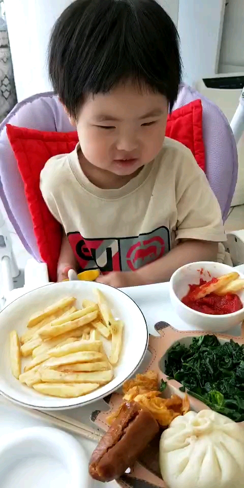 #加油高考#奶奶自制番茄酱,薯条鸡米花。希宝爱吃!