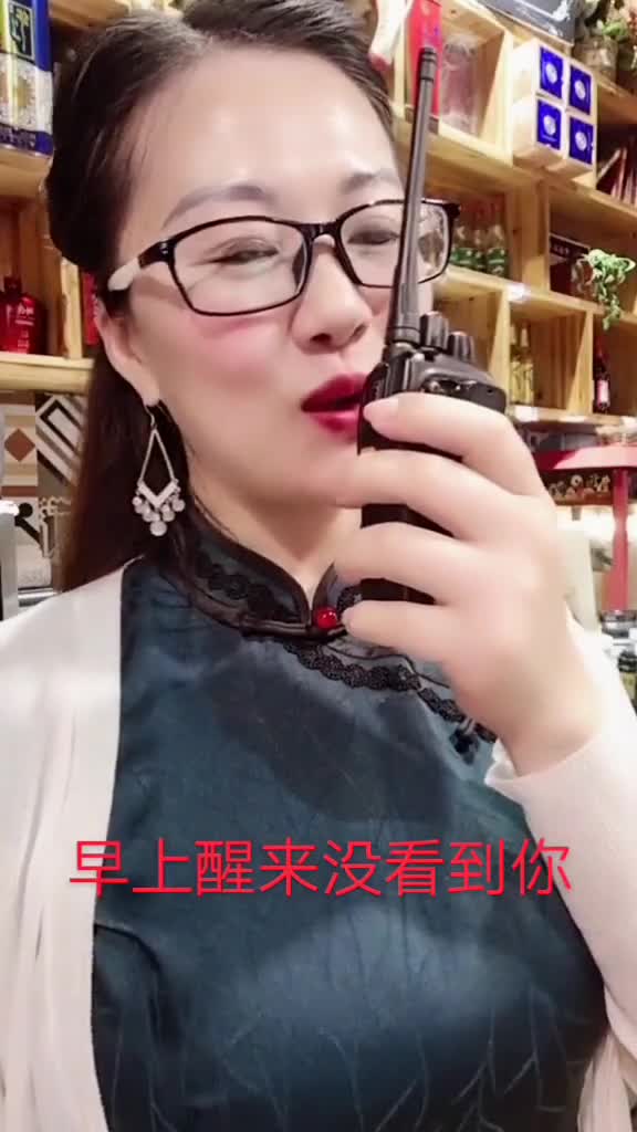 事后不认帐啊!纯属娱乐!原曲《我要找到你》呼叫老板娘靖江市匠边鱼烤鱼馆老板娘