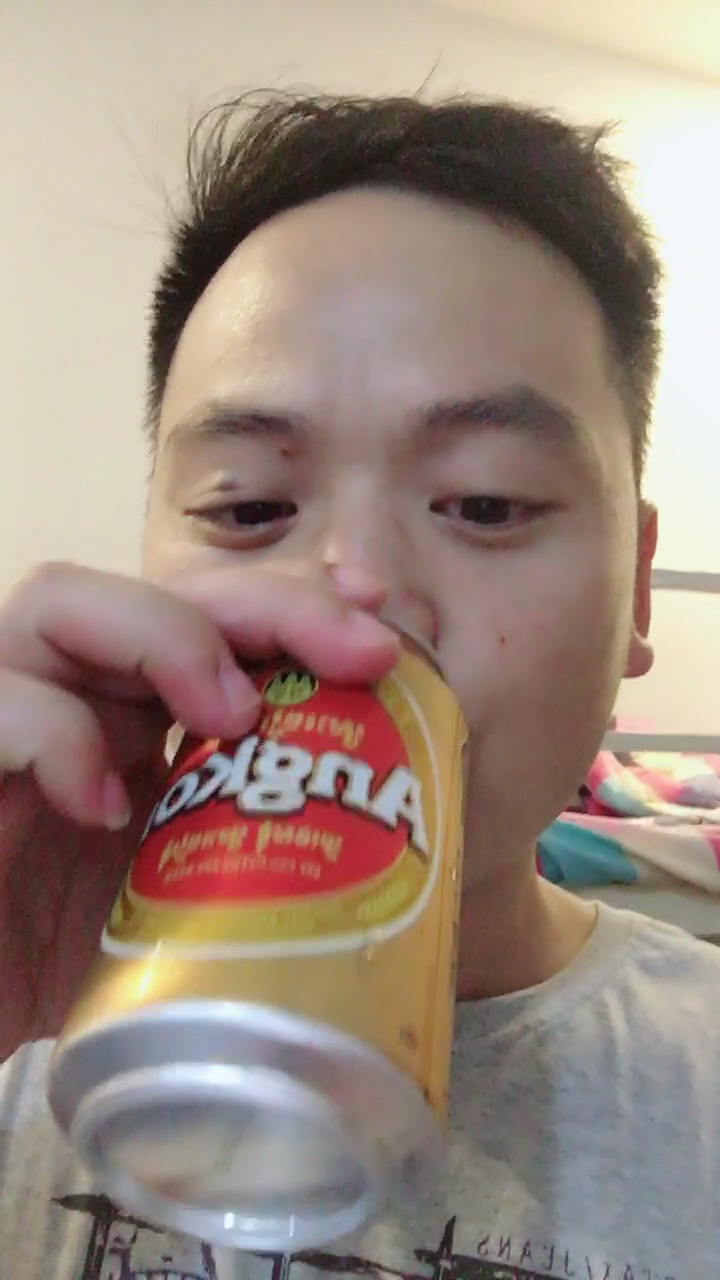 大家猜猜多少钱一罐?吴哥啤酒
