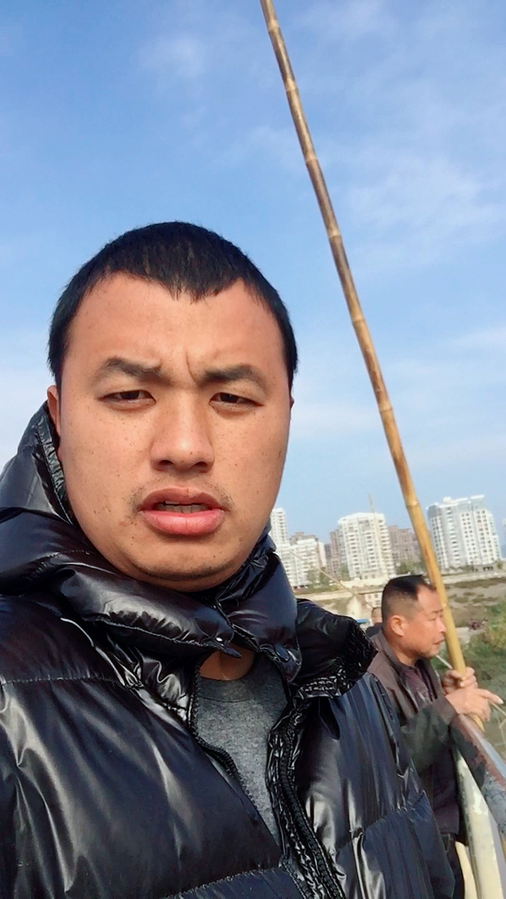 海潮涨水来捞鱼