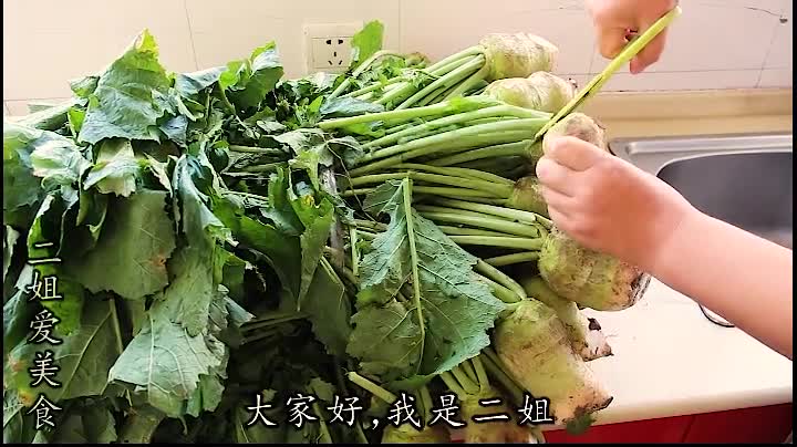 教你正宗芥菜腌制方法,不加油不加水,爽脆下饭,放一年不会坏