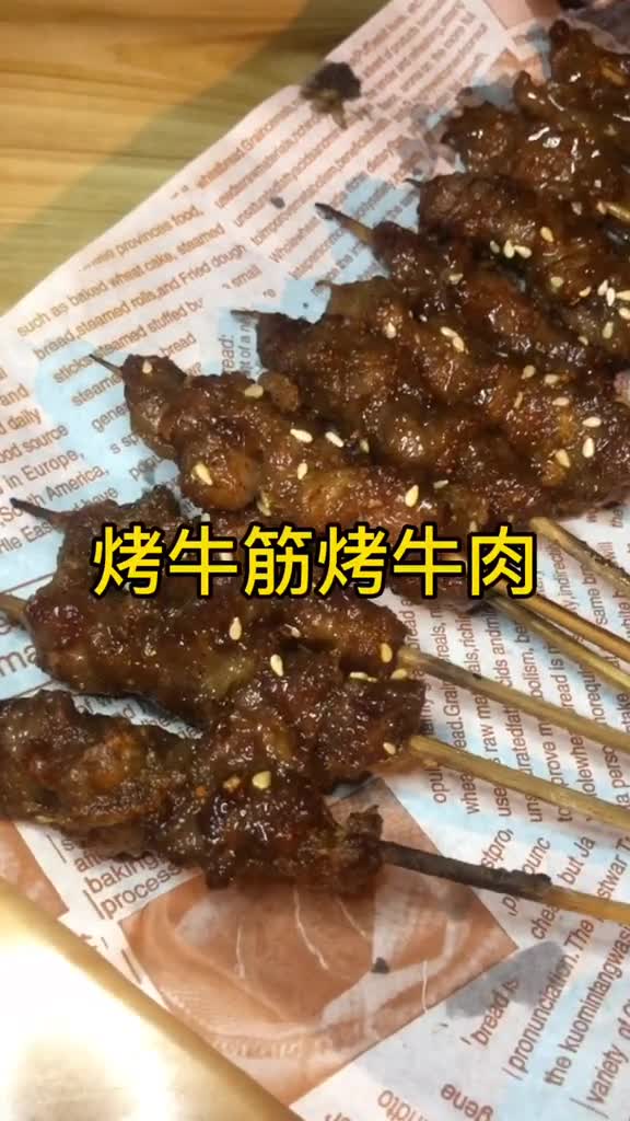 烤牛肉嫩嫩的我就喜欢这种口感,牛油肥而不腻有点小惊艳到,罗非鱼烤的脆脆的很香美食海口