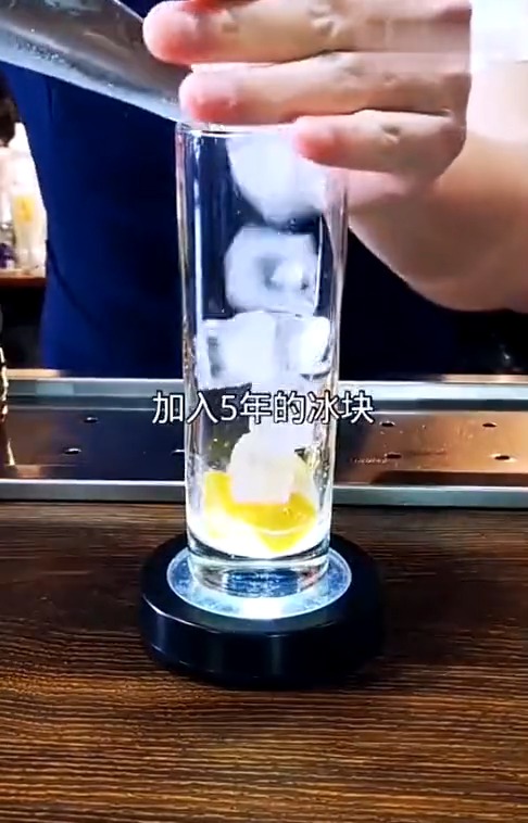 #娱乐#小伙伴们,给你们权利,快来给这杯鸡尾酒取个名字吧