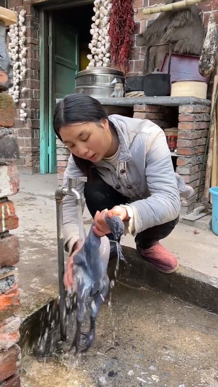 #美食记#跟着老公在家吃乌鸡火锅它不香吗?