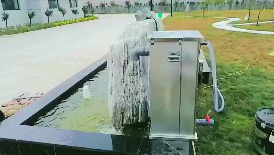 景观小鱼池,安装鱼池过滤器,试水中,期待后期效果!