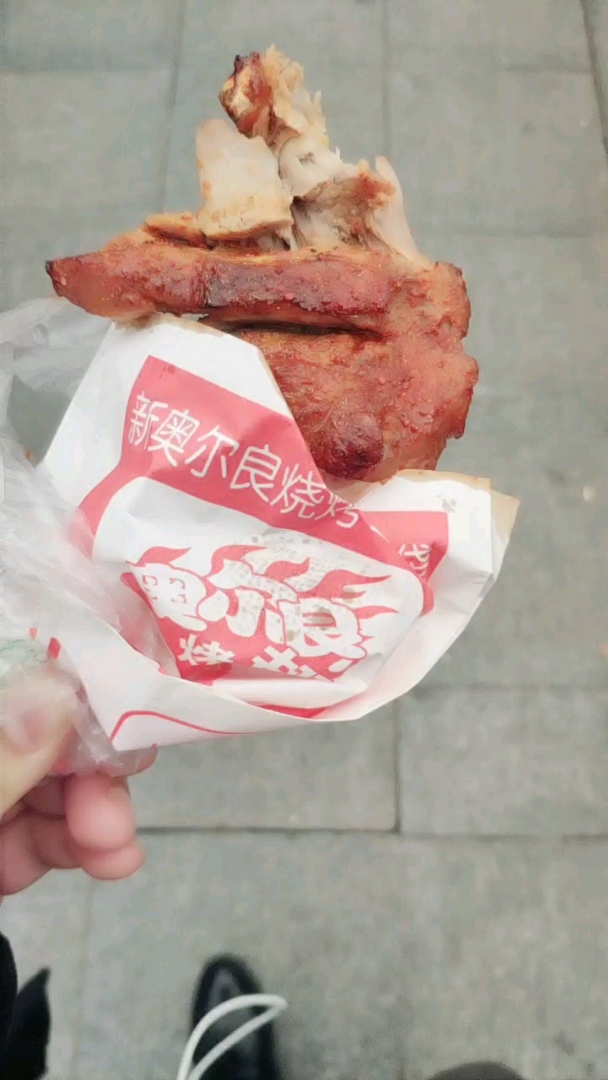 烤鸭腿,纯碳烤,皮酥脆,肉细嫩,香辣爽口。