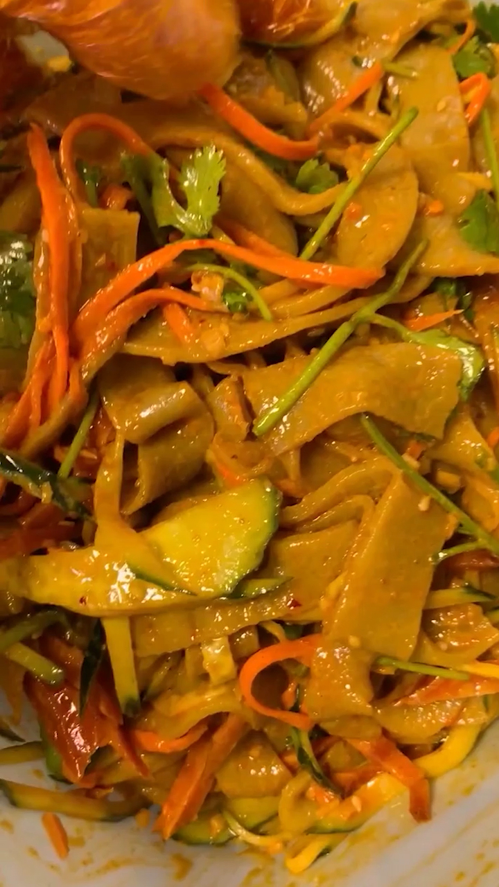 #美食#绿豆也能做凉拌凉皮的做法