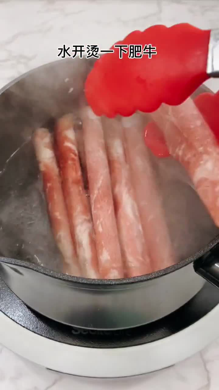 你们要的面条做法来啦,番茄肥牛面,我和女儿都特别爱吃番茄,加点肥牛不要太美味,热腾腾超好吃
