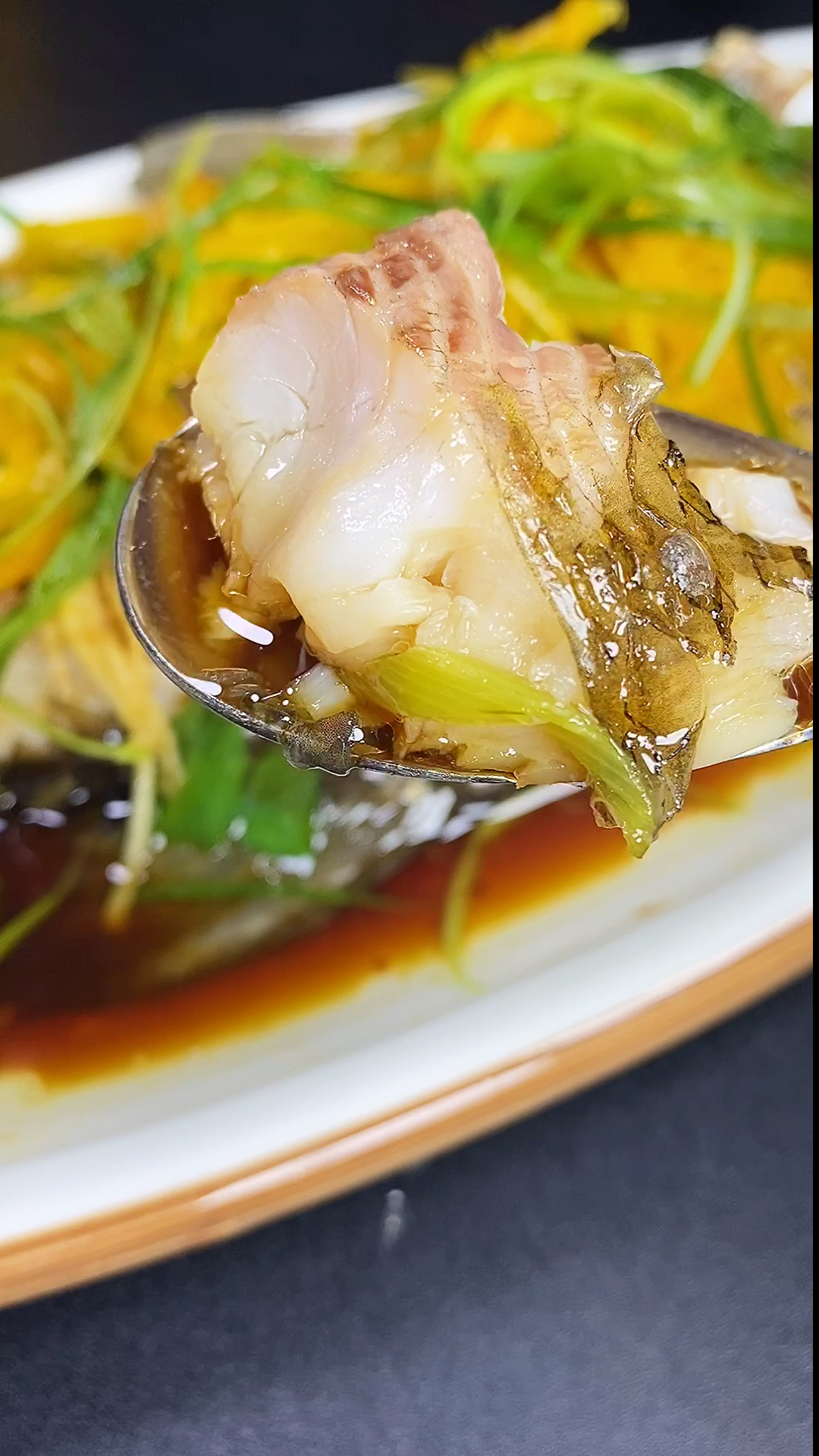 #美食#公布酒店做了20年的清蒸鲳鱼做法,希望喜欢如有疑问,请留言做法很简单。