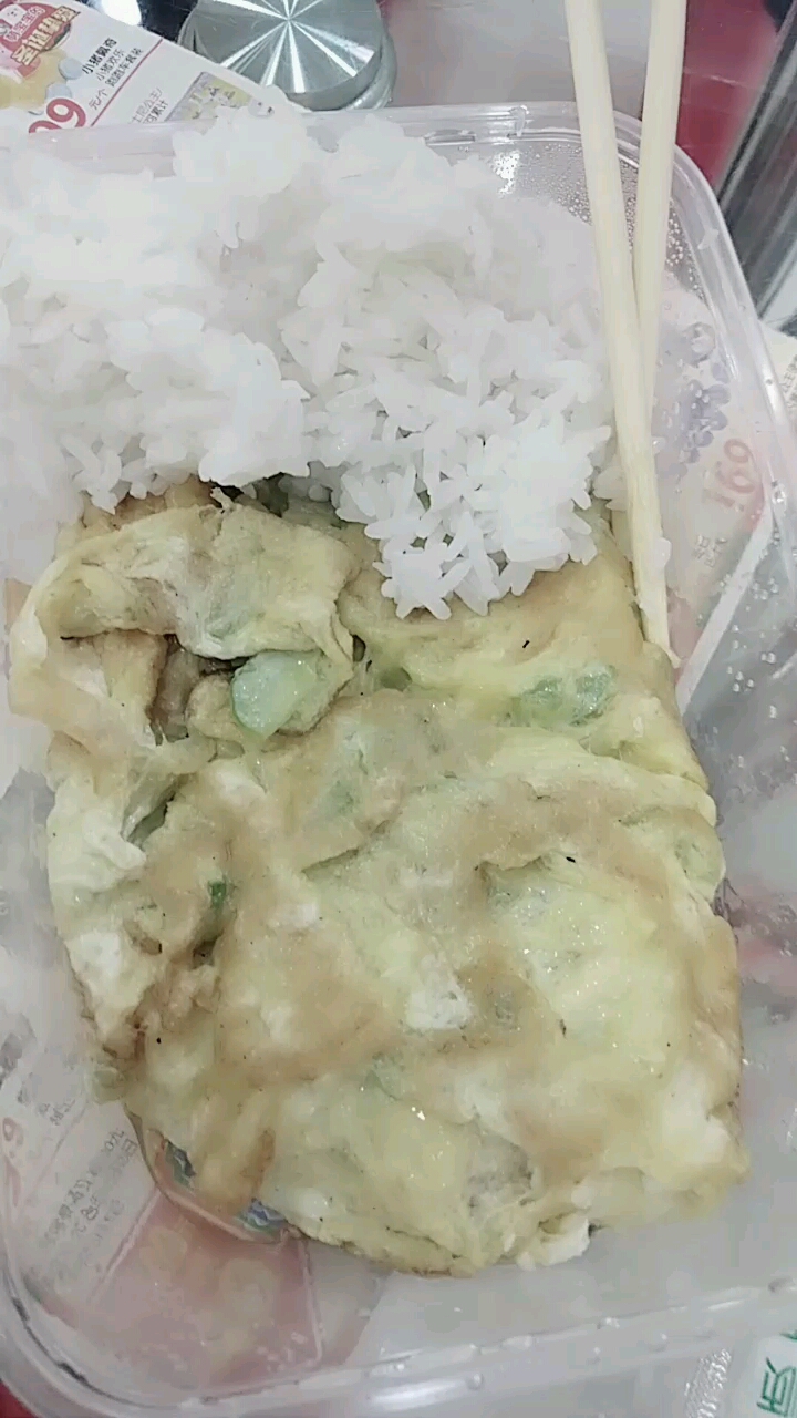 好心塞前几天叫的外卖酸菜回锅肉结果炒个芹菜回锅肉今天叫个苦瓜炒鸡蛋结果回来是这样