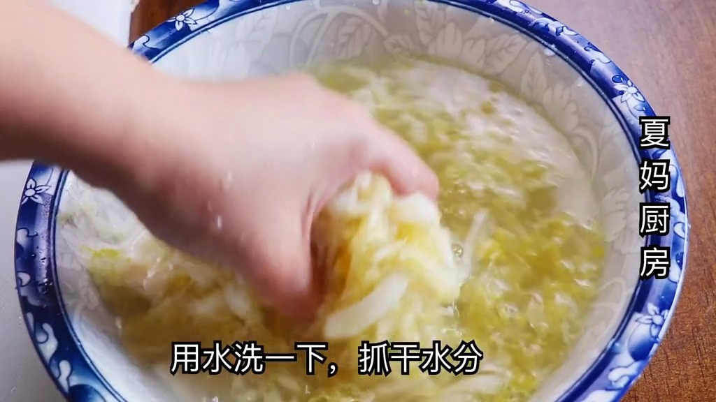 酸菜包子详细做法,从腌制酸菜开始到发面馅料都有,保证大家一看就会,完整版本戳这里