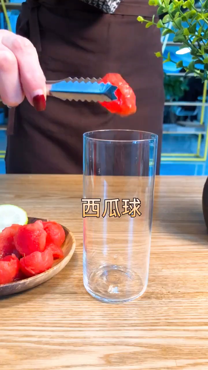 家庭版鸡尾酒做法: 西瓜、柠檬、雪碧、rio……保证好喝,不好喝,你来打我!