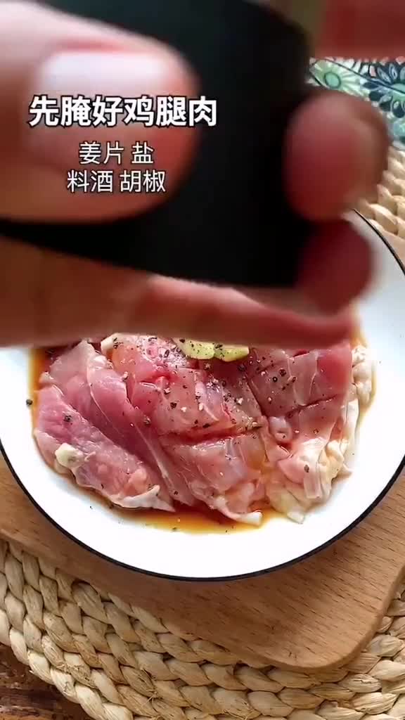 自己做的家庭版的照烧鸡腿饭,肉嫩多汁,味道超级棒!,