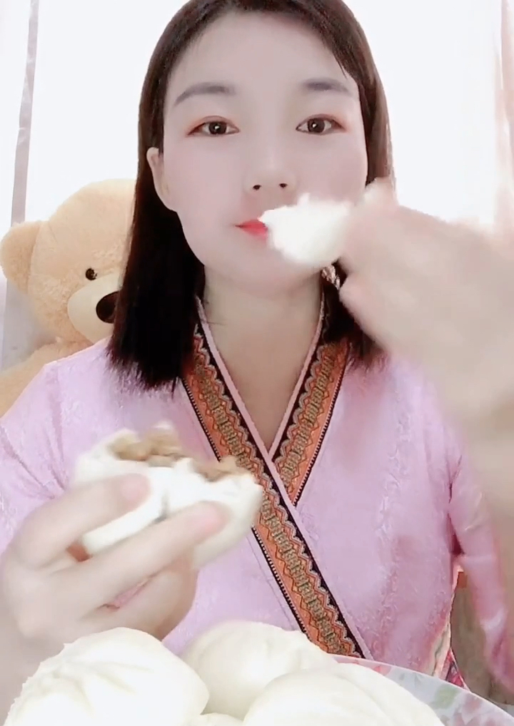 #秀出你的拿手菜#自己做的大包子花生红糖馅的好好吃
