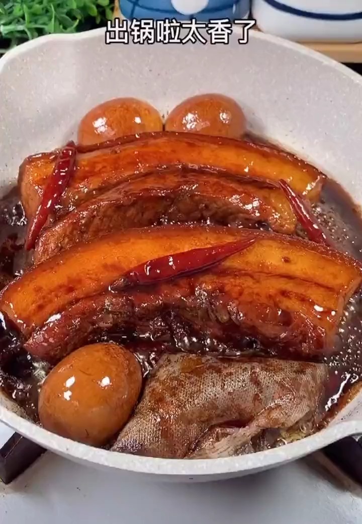 好吃的卤五花肉出锅啦!