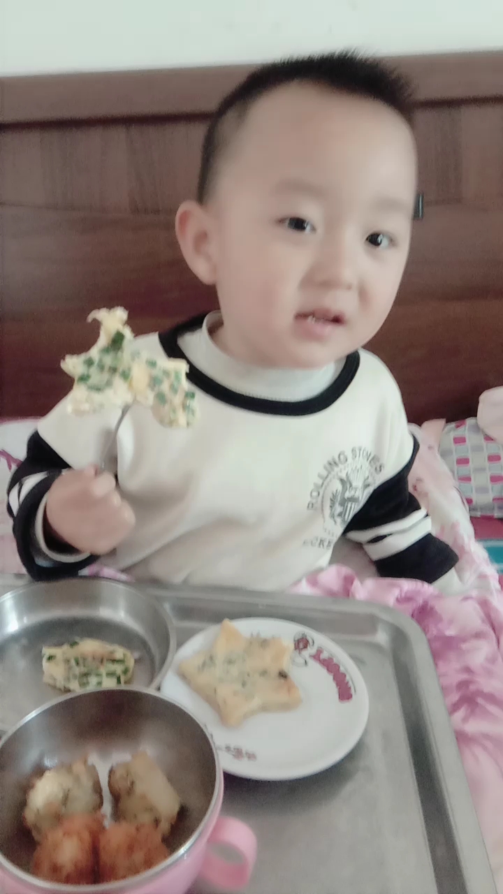 你吃早餐了吗?胡萝卜,青菜小丸子,可爱卡通牛奶鸡蛋饼,120毫升奶粉