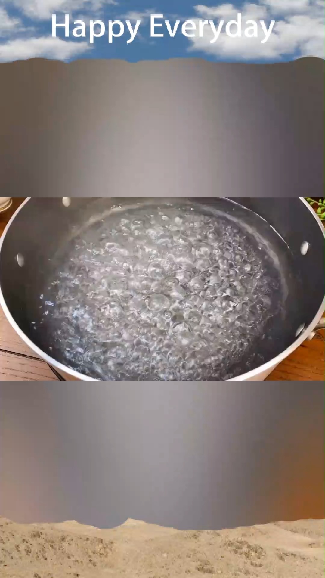 每次吃火锅都喜欢把宽粉加麻酱、花生酱,辣椒一起拌着吃