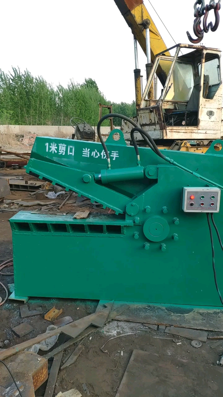 鳄鱼剪正常工作就这样,在硬的铁也切断。