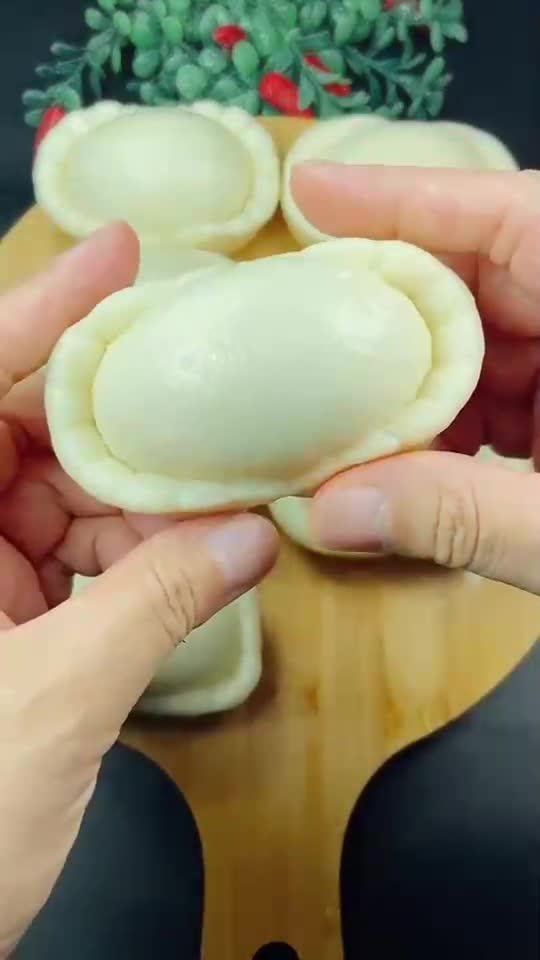 美食看中国年夜饭必备元宝馒头,寓意财源滚滚招财进宝!
