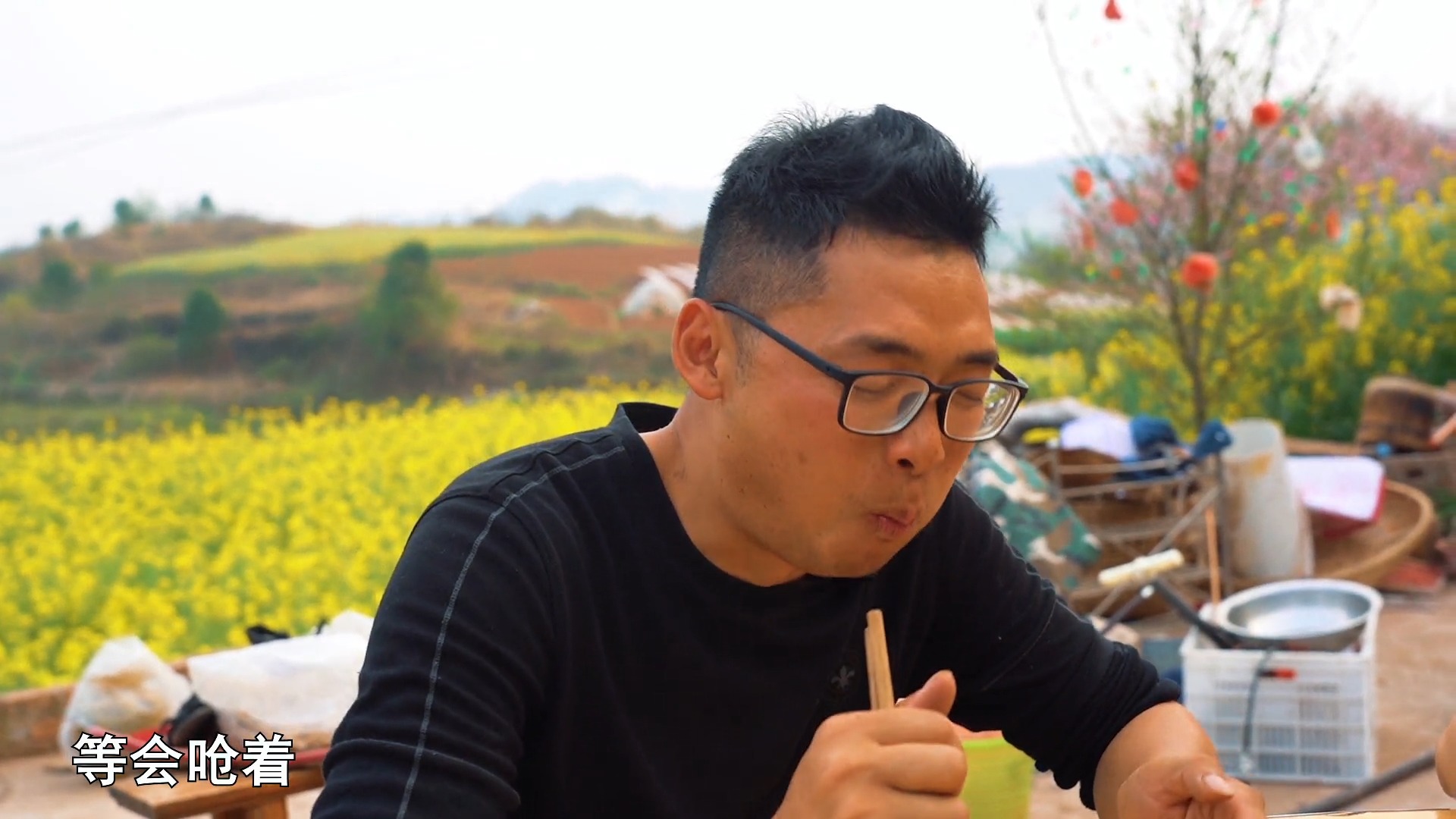 做一盘黄豆烧猪蹄犒劳波哥,香辣软糯,大家直夸好吃