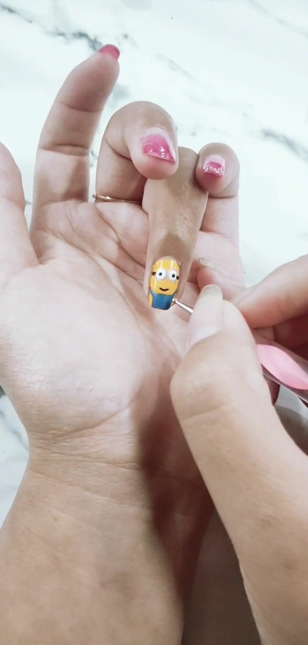 小黄人美甲教程   超简单