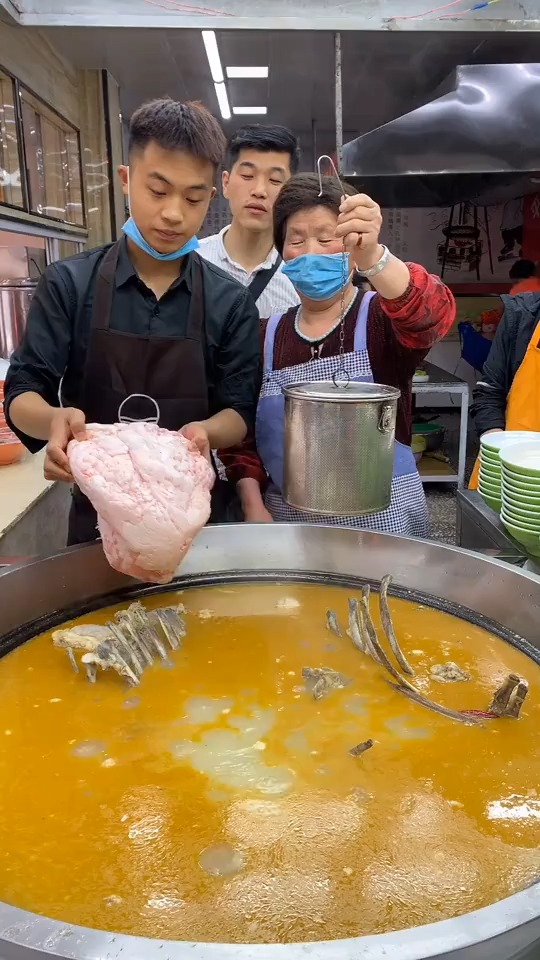 家庭版羊肉500克羊骨750克羊油50克陈皮5克草果1个良姜9.8克白芷4.9