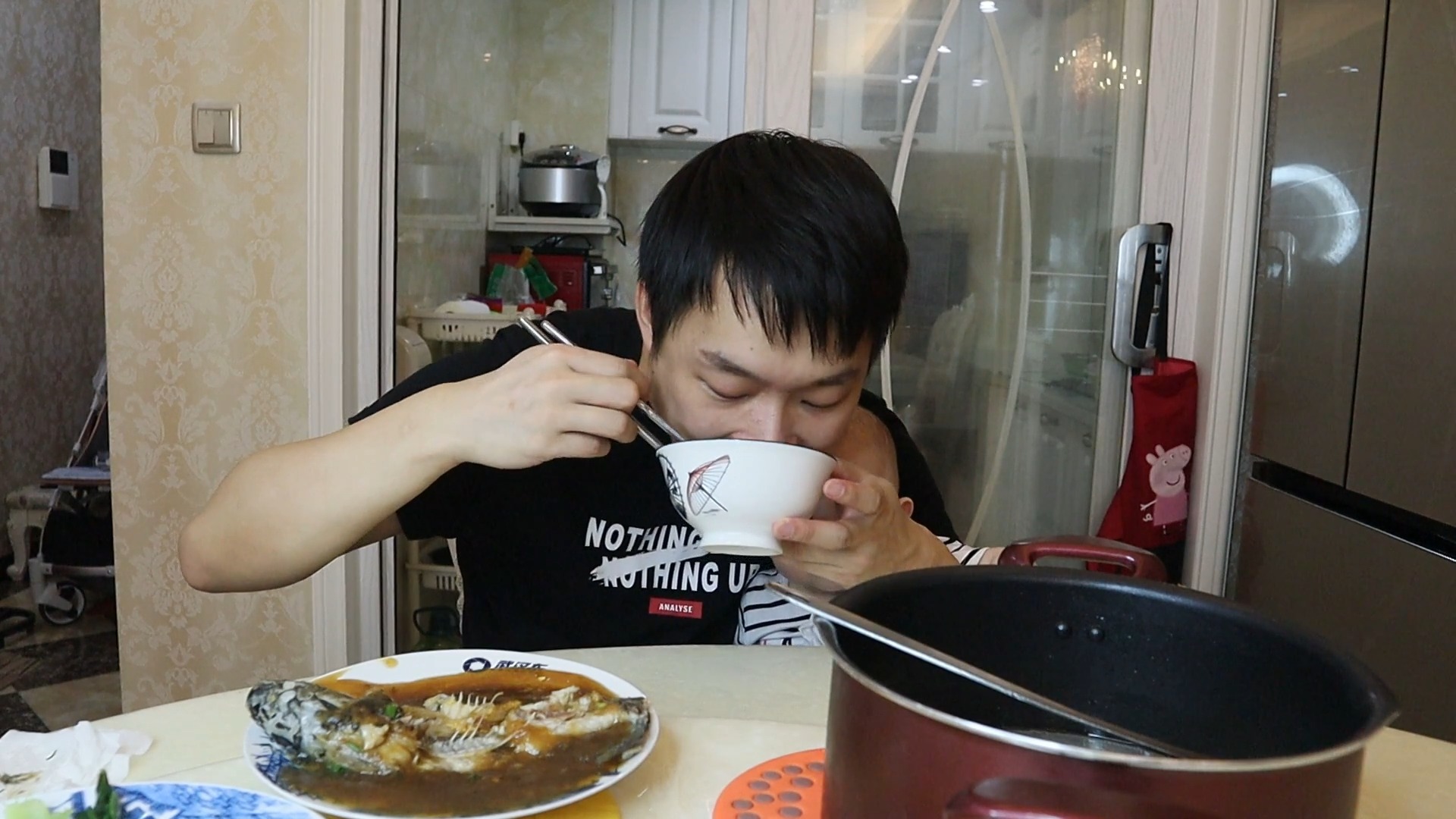 #美食#小伙在家做了一份鲫鱼豆腐汤,用煮汤的鱼又做了个红烧鱼,超嫩!