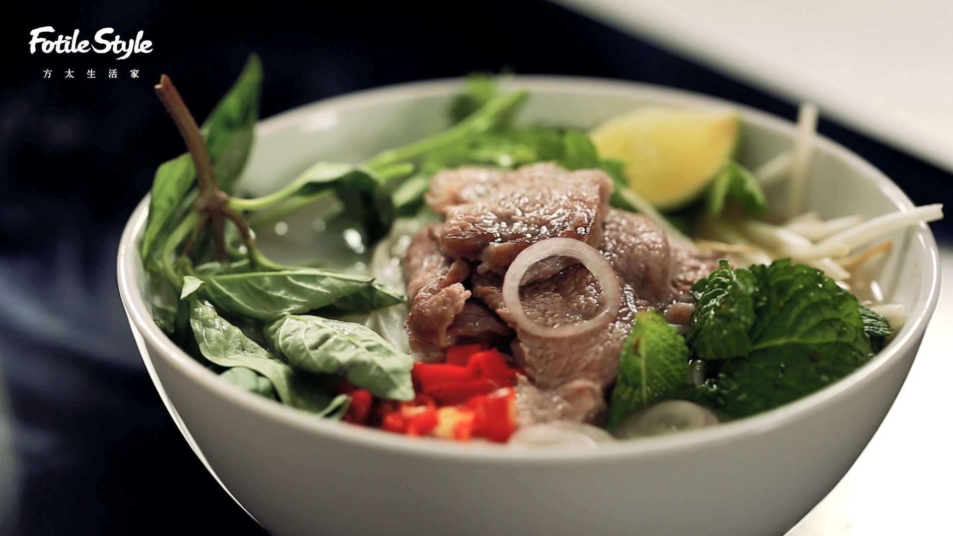 小编超爱的越南牛肉汤河粉,曾经连着工作日午饭吃两周~