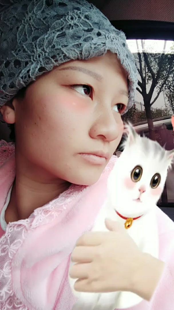 不开心的表情。