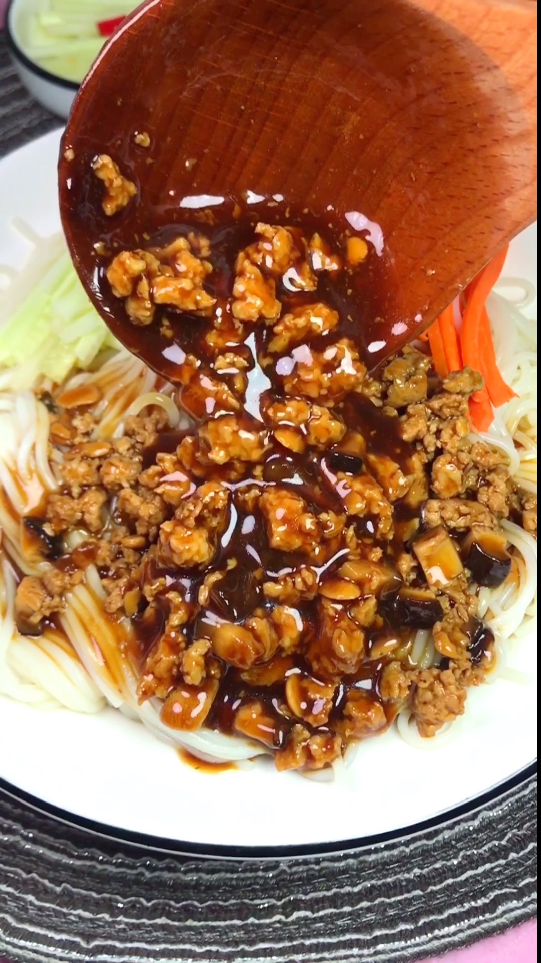 #美食记#炸酱面这样做才好吃保你能吃3大碗